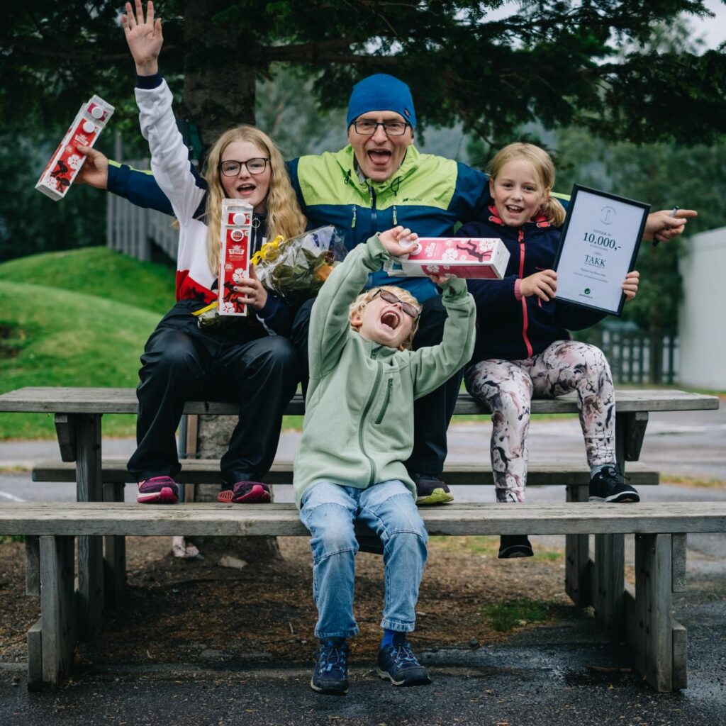 Bilete av vinnar av i returkartonglotteriet